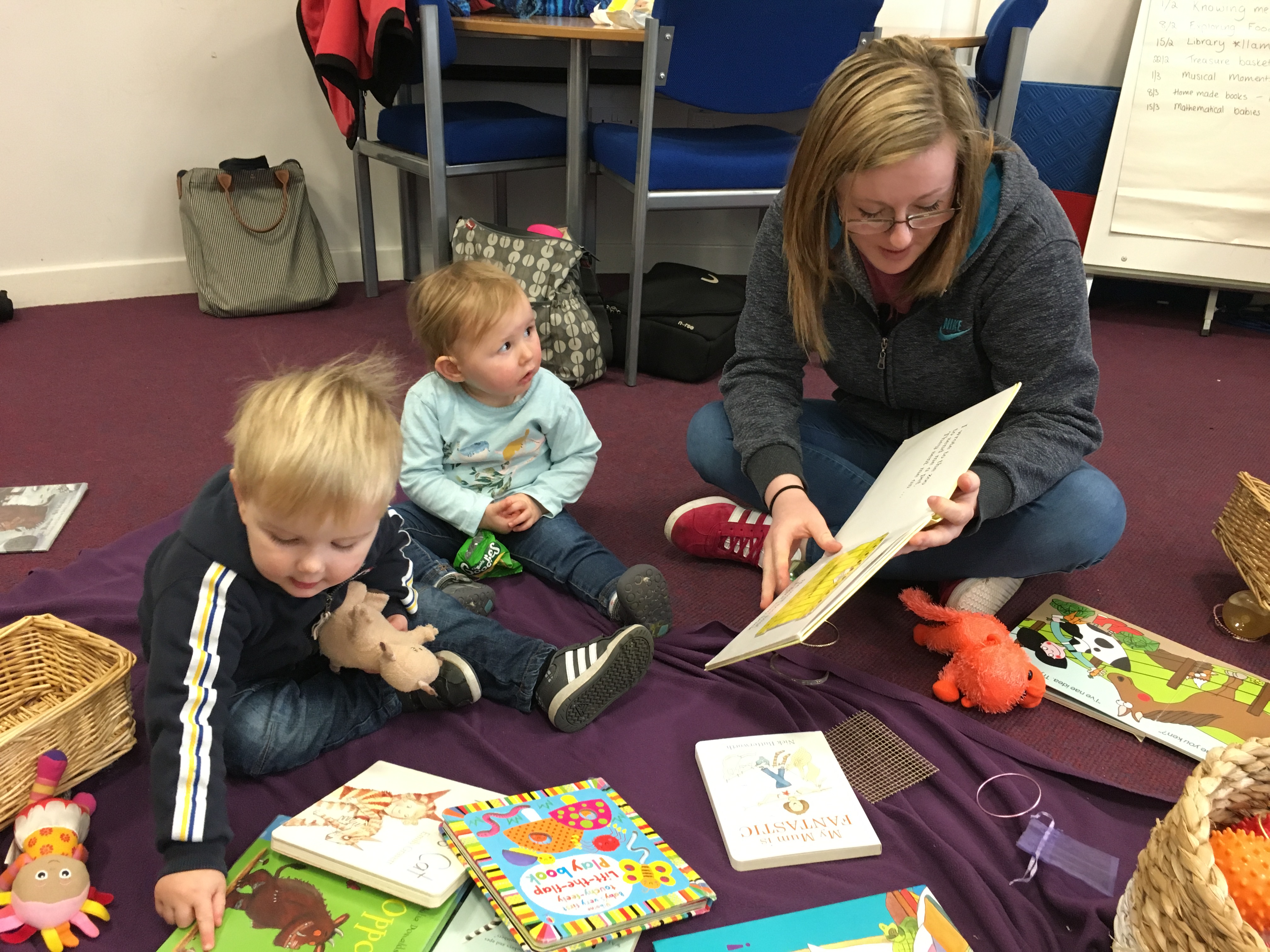 Pupil and child read together 