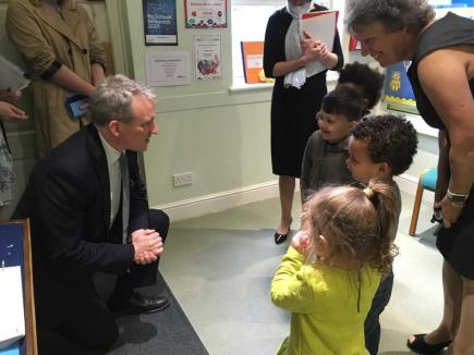 Luton Peep - Education Secretary Damian Hinds talking to children